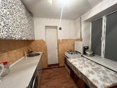 Продам (малосемейку) район Детский Мир