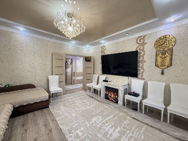 В центре продается 2х комнатная лен. пр. Пр. Сатпаева 102А на 4 этаже