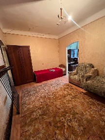Продаётся в двухэтажном доме квартира двухкомнатная
