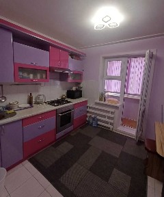Продам квартиру трехкомнатную