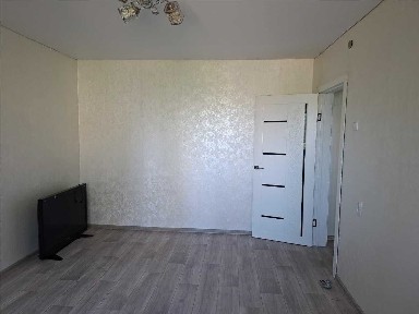 2-комн квартира со свежим ремонтом в 14 мкр, 4 эт, остановка в 4 мин