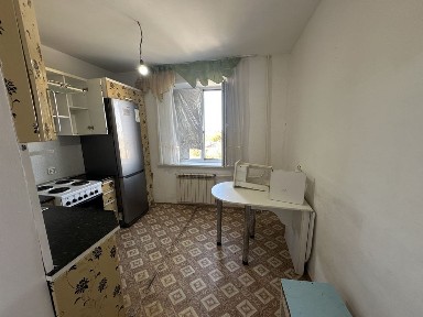 Сдам двух комн квартиру в г. Аксу. 80 тыс + ком услуги