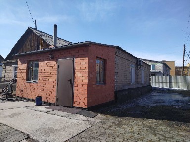 Продам срочно дом шпальный обложенный кирпичем