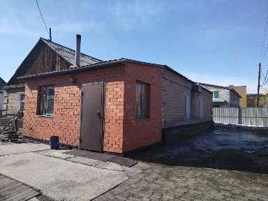 Продам срочно дом шпальный обложенный кирпичем