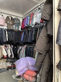 тд; Жансая сдаем бутик в аренду, 3 ряд 57 бутик на улице звоните ли