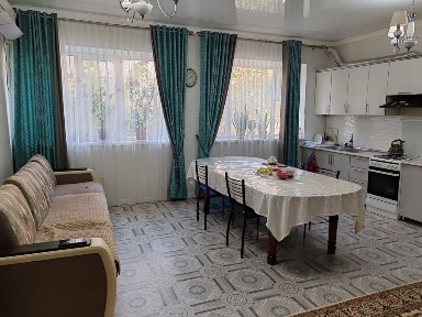 КЕҢ ӨЗ АУЛАСЫ БАР 5 бөлмелі (3 пен 2 бөлмелі екі пәтер бір аулада)