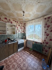 Продаётся 2 комн на Революции