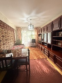 Продаётся трёхкомнатная квартира