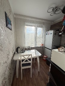 Продам 2 комн. квартиру район Лицея Бэст, центр города