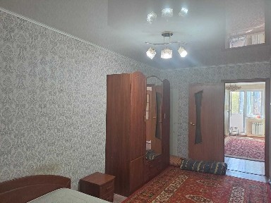 продам 2 комнатную по Металлургов