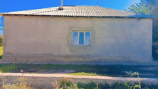 Уй сатылады 40соттык жермен корасымен