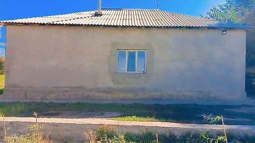 Уй сатылады 40соттык жермен корасымен