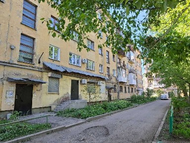Срочно 2-комнатная квартира по ул. Кабанбай Батыра 166.