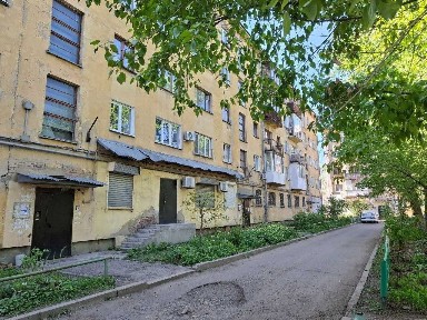 Срочно 2-комнатная квартира по ул. Кабанбай Батыра 166.