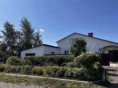 Продам дом с баней и гаражом так же есть углярка