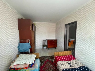 продам двухкомнатную квартиру возле центрального Рынка