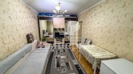 1 комнатная в центре 1 этаж Наримат Империя