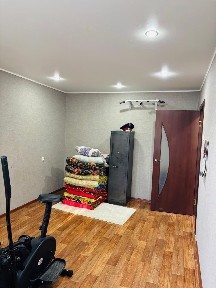 Продаётся 1 комн район 16 школа, Айгуль