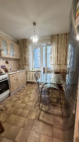 9 мкр трешка 3/5 этаж не угловая