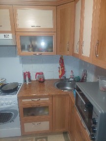 Продам отличную 2- ком. кв 5/5 район СКГУ, школа Бэст. С мебелью!