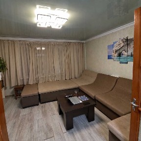 Просторная 3-комнатная квартира улучшенной планировки в Пришахтинске