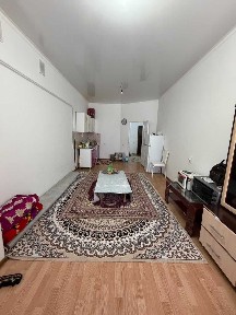 Шүкіров 98Б үйінен 2 бөлмелі пәтер сатылады. 1-қабатта орналасқан.