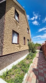 Продам просторный коттедж в с. Tепличном