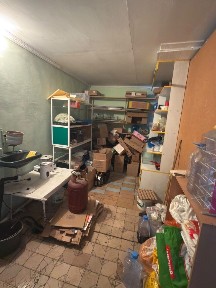 Продается действующий магазин в центре поселка