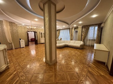 Срочно сдается 4-к квартира 210 кв. м в жк Алматы Тауэрс!