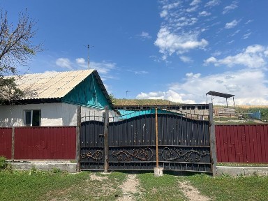 4-бөлмелі үй сатылады. Ескелді ауданы Қайнарлы ауылы