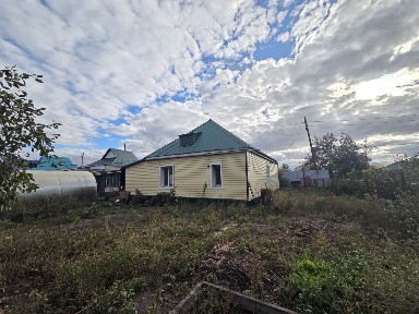 Продам дом по Орджоникидзе или обменяю на 2х комн с доплатой
