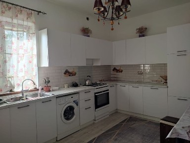 Продаётся просторный 2-этажный дом 200 м²