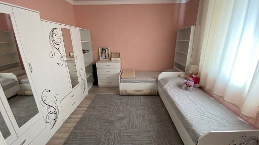Үй сатылады срочнаа 10 сотық барлық жағдайы бар