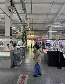 Продам место/витрину в первом ряду золотого ряда