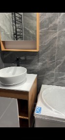 Продаётся трёхкомнатная квартира старого типа