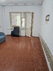 9мкр 1 этаж не угловая улучшенной планировки. Без ремонта