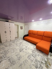 Частный дом 12 соток, и есть залитый фундамент на новый дом.