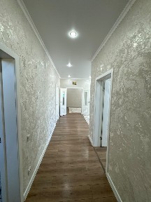 Продается новый дом в центре поселка.