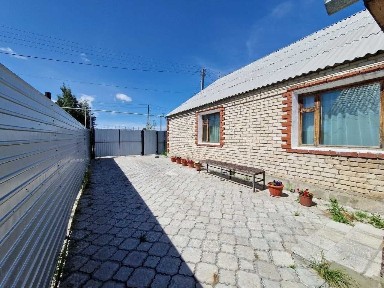 продам дом в районе северо запад, с гаражом и летней кухней