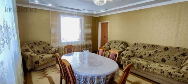 Продаётся просторный 2-этажный частный дом - большая территория