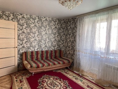 Сдам 3х комнатную квартиру в центе на длительный срок врайоне электрон