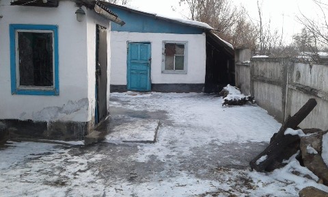 Дом в центре карабулака земля ровная