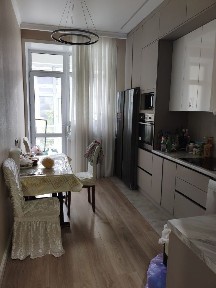 Продам 3 ком кв 96 кв, м возле Айзы