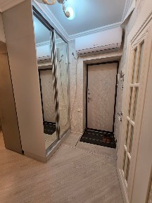 Центре 2х комнатная квартира 3 этаж 8 микрорайон Бейбитшилик