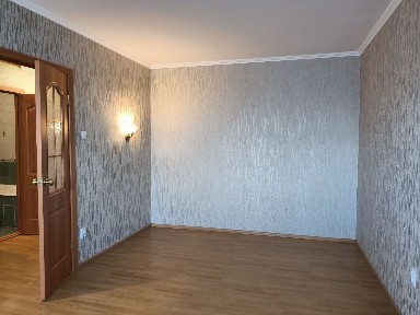 1 комн улучшенной по. 4 этаж