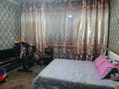 Продам 3 комнатную квартиру в центре Актаса + гараж + кладовая