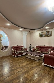 Продам коттедж 9А микрорайон 390м², 14 соток земли