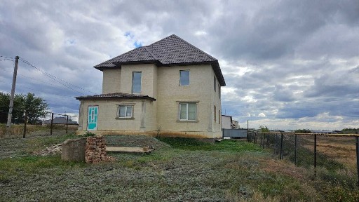 Продам просторный 2-этажный дом (5 комнат) в п. Асан