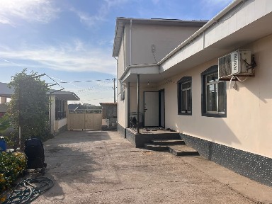 Уй сатылады портцезде