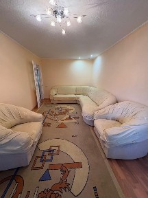 Продам 2 комнатную квартиру район Колхозного рынка